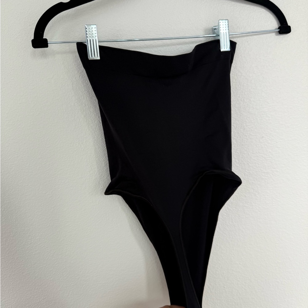 SKIMS Black Strapless Bodysuit - Picture 4 of 4